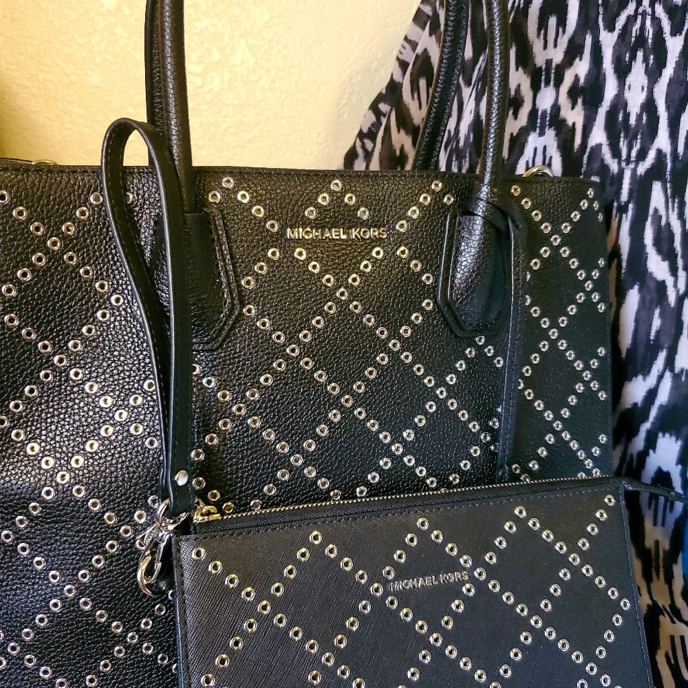 MK Lg Mercer Leather Bag/wristlet Set